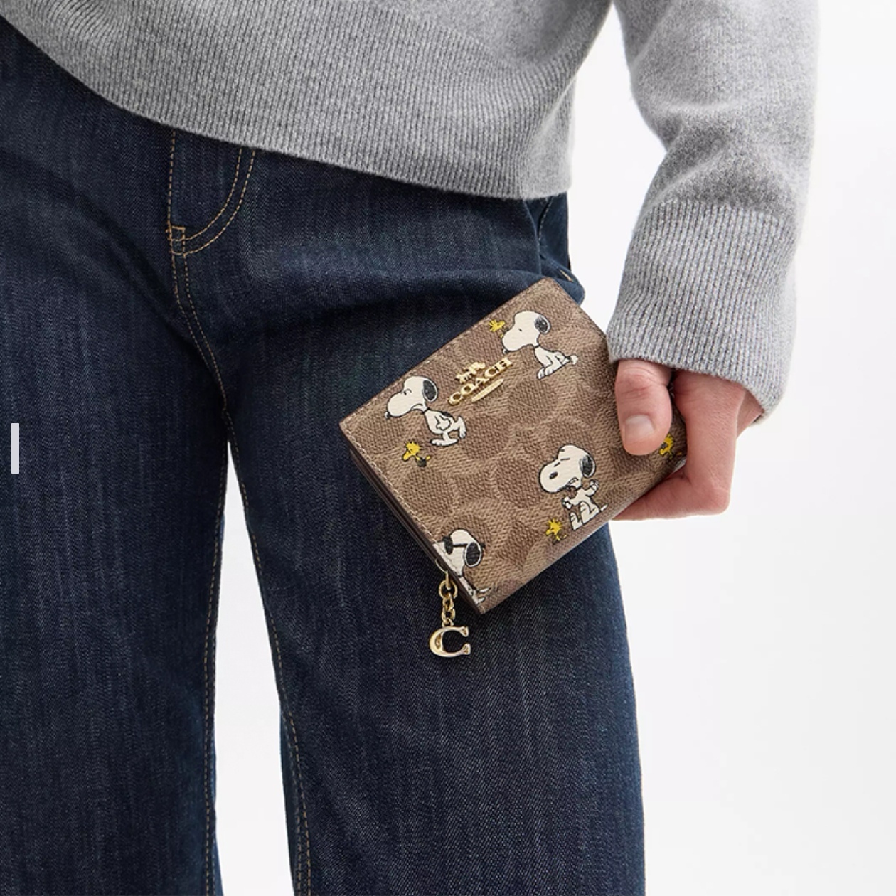 SNOOPY 迷必搶🐶💛 COACH × PEANUTS 日本限定聯名短銀包