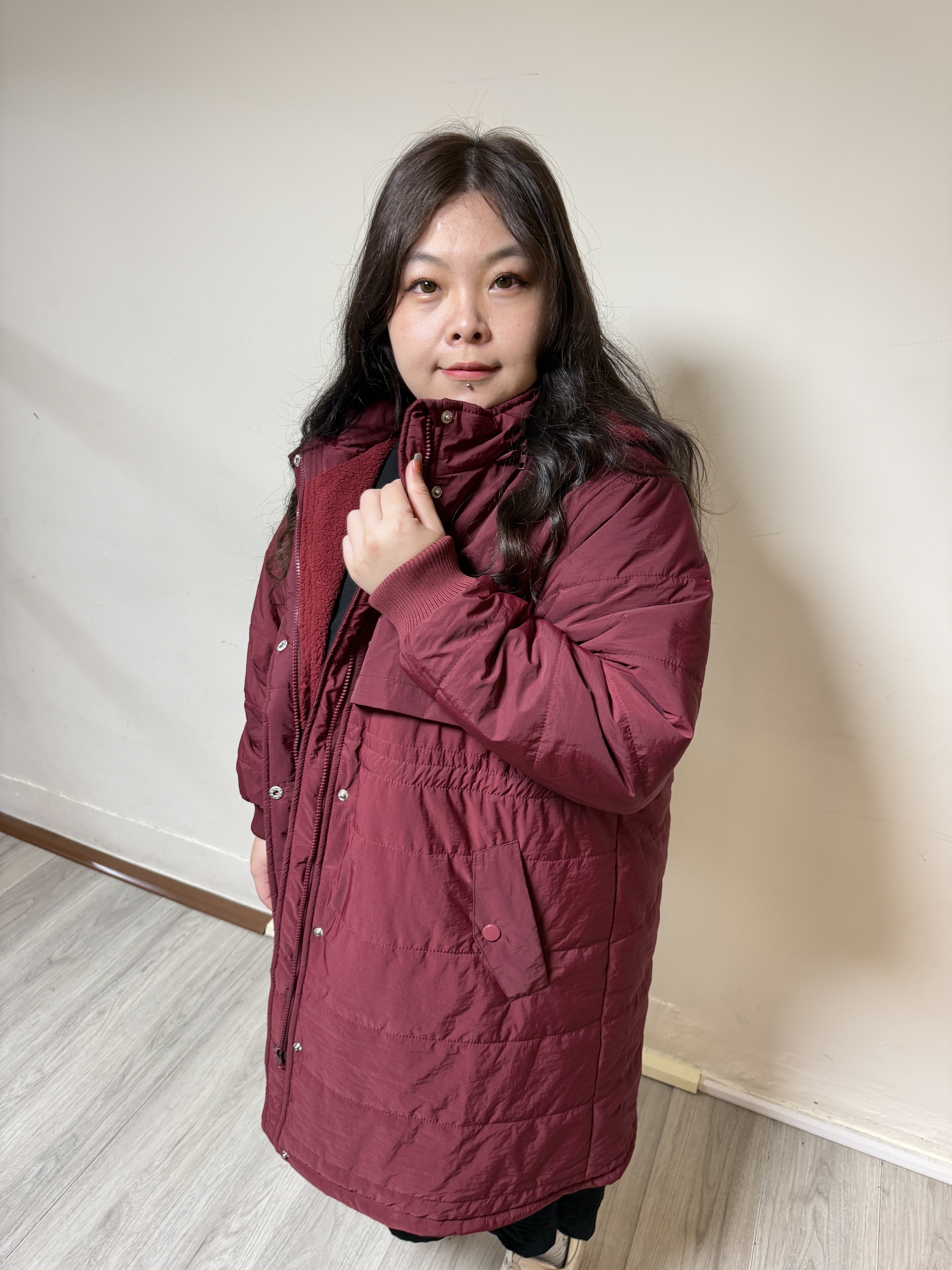 [53吋、56吋] - 連帽鋪棉外套(可拆) - 擋風排扣+顯瘦縮腰設計[25059] - 亮亮大尺碼