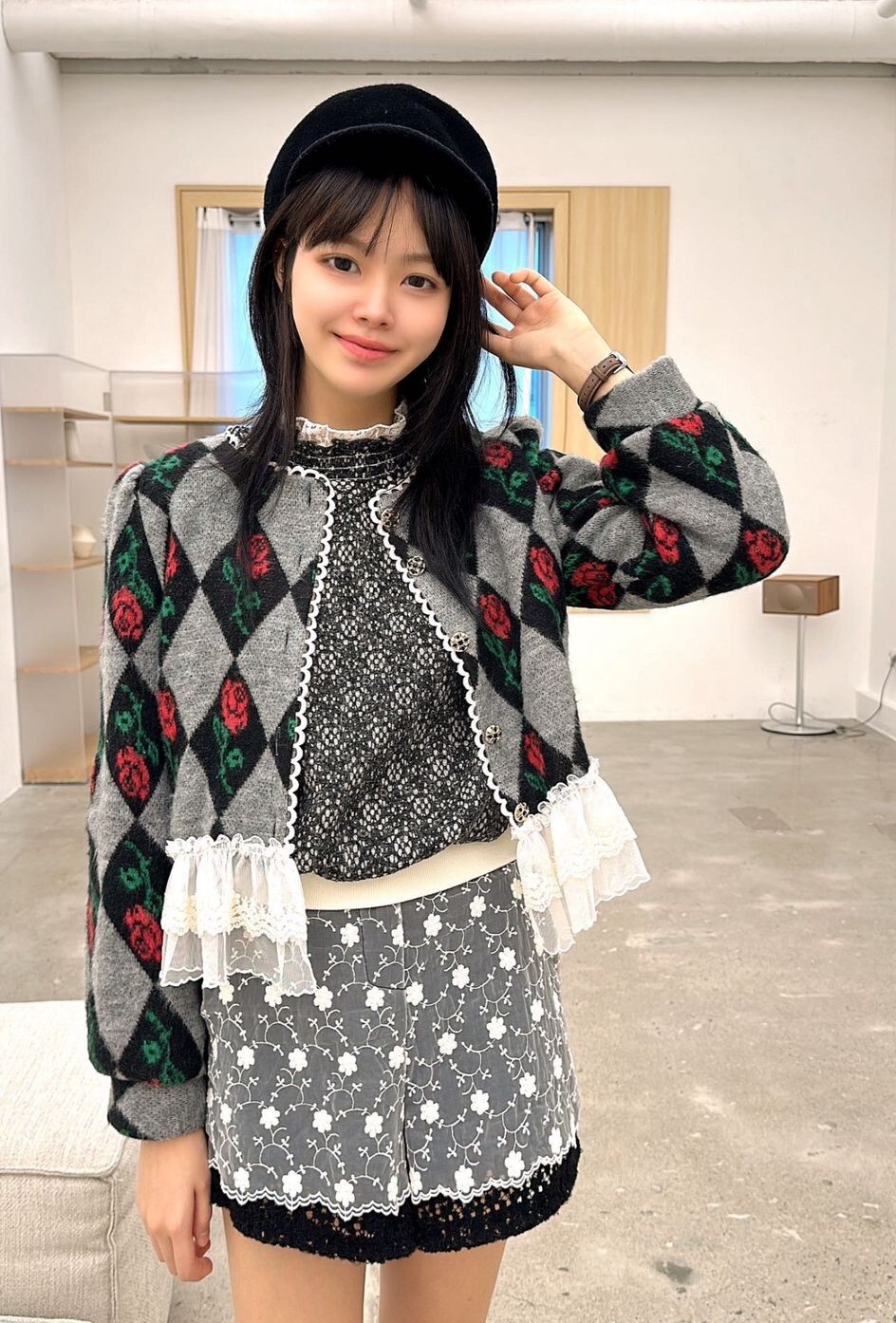 Y100   玫瑰花外套  胸42- 48 長20 $599[一口價]  45%羊毛  校長自留款