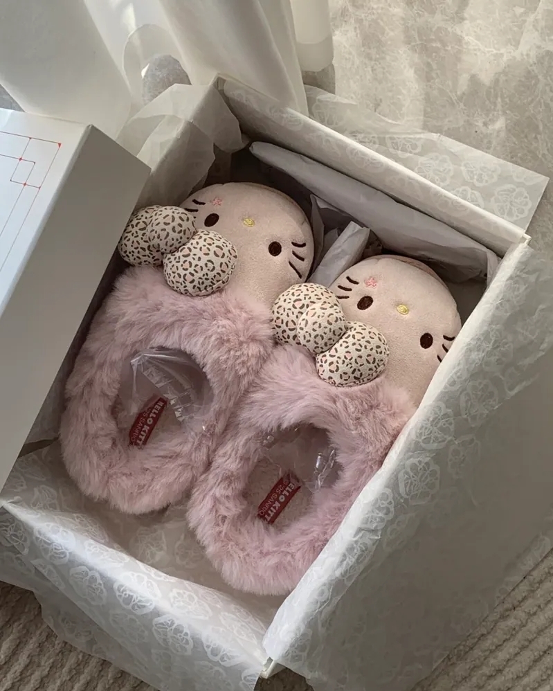 <正版授權✨>三麗鷗 Hello Kitty 豹紋 蝴蝶結 保暖 室內 毛絨拖 3色