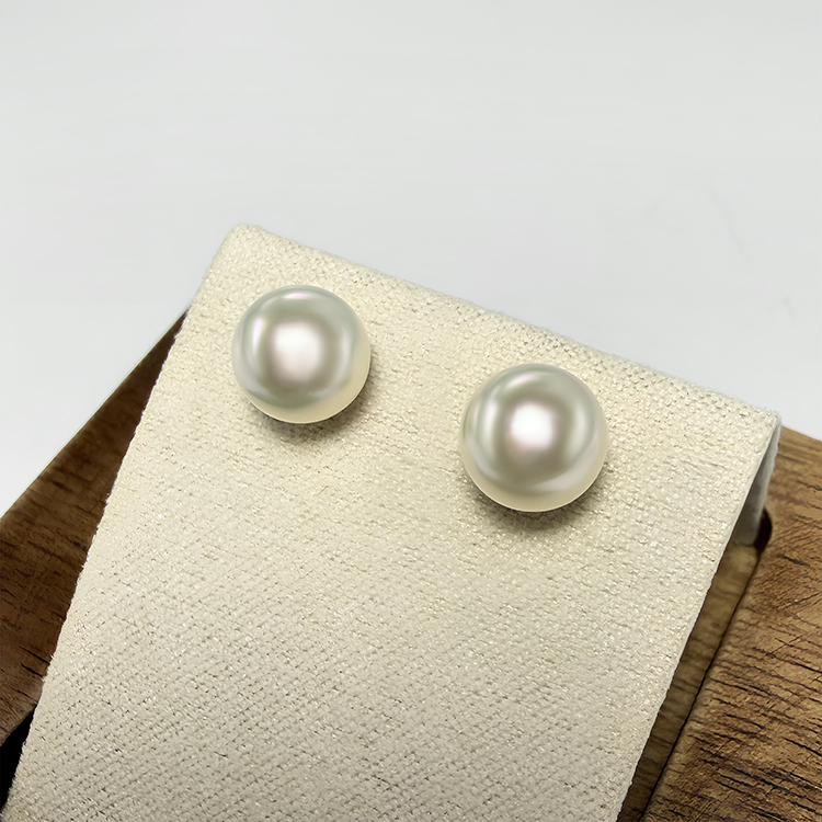 日本Akoya 海水珍珠耳釘， 白色