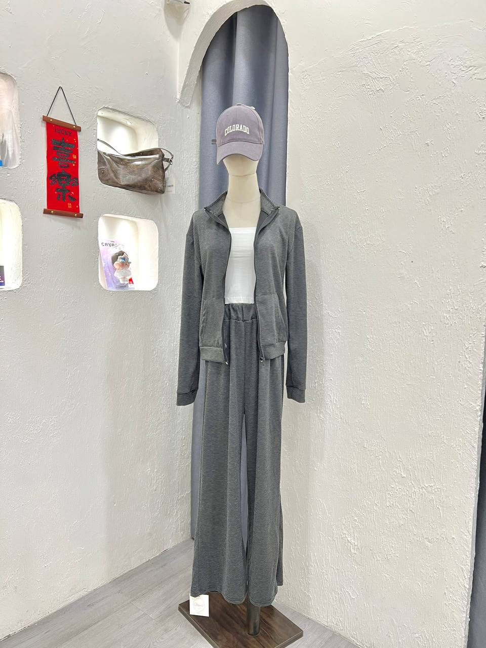Grey stripe set