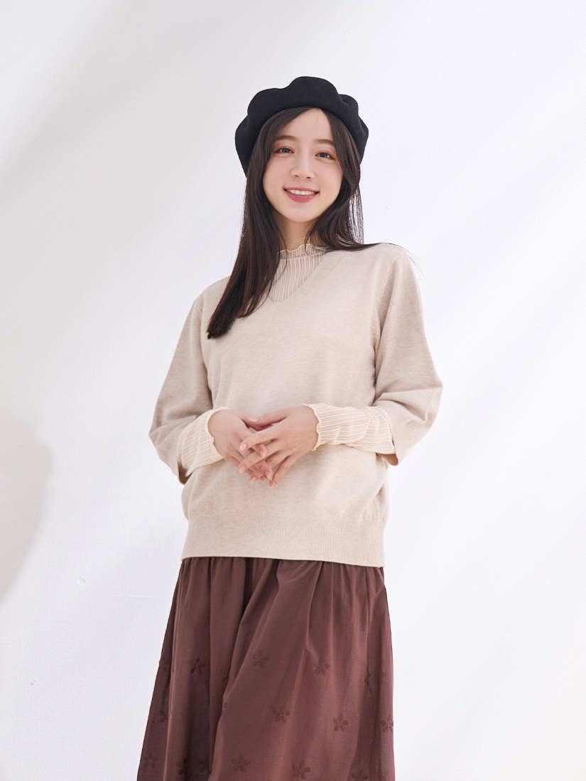 V領針織上衣木耳邊透膚上衣繡花寬褲組合