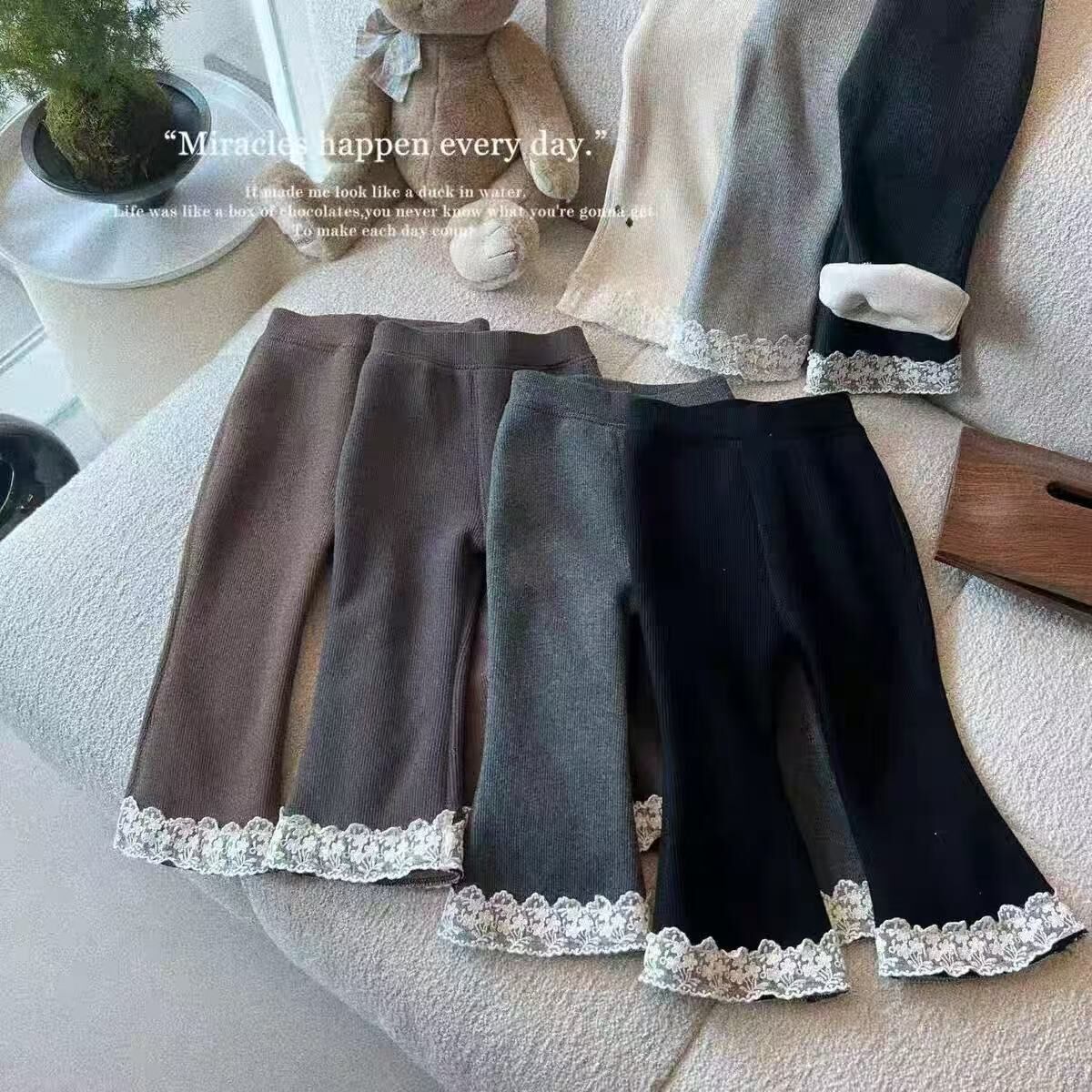 【H0089】女寶加絨蕾絲邊喇叭褲(90-140)
