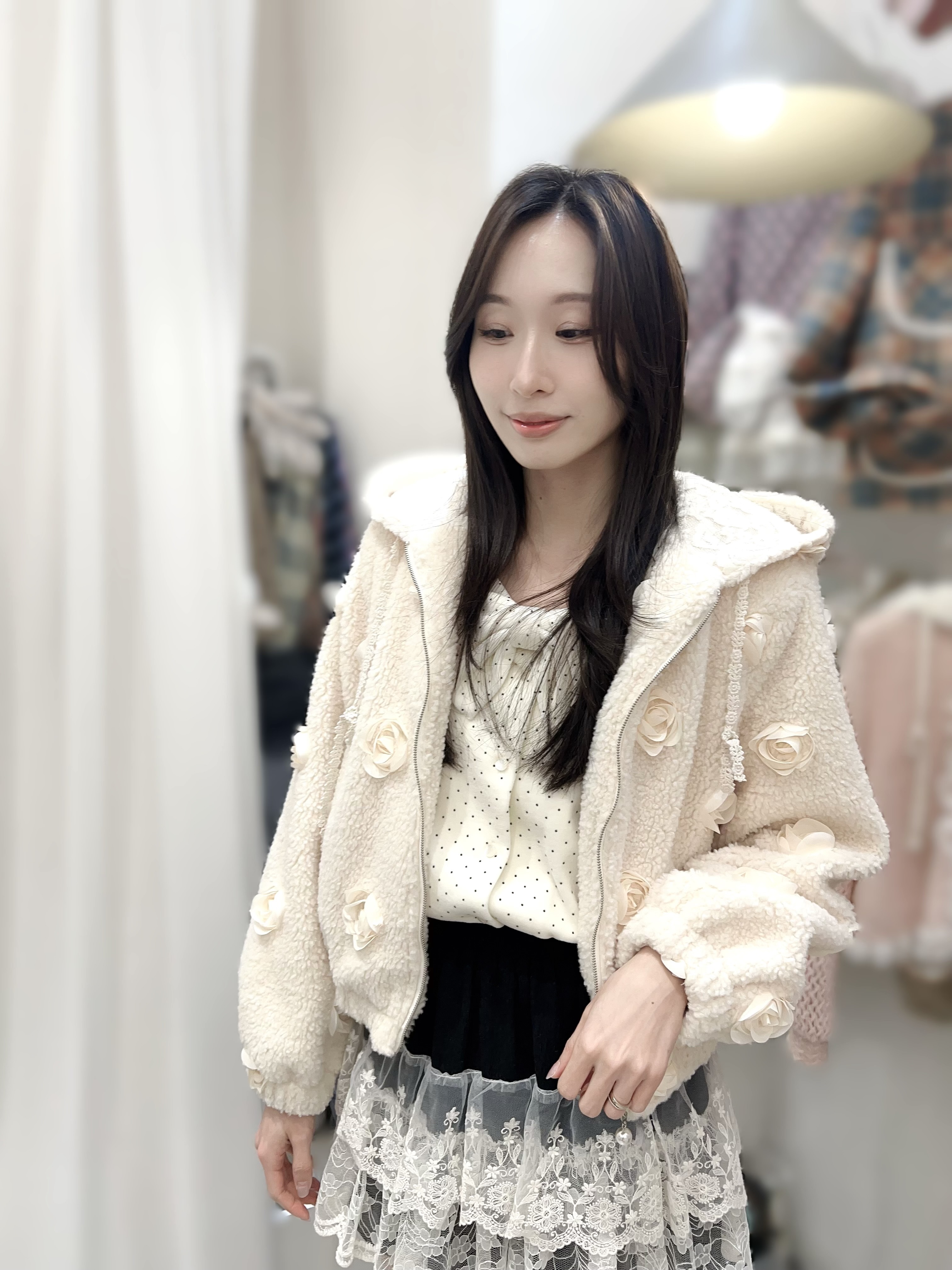 Y97   羊羔毛立體花   胸42-47  長21  原價 $669[一口價 ] 有帽  羊毛30%