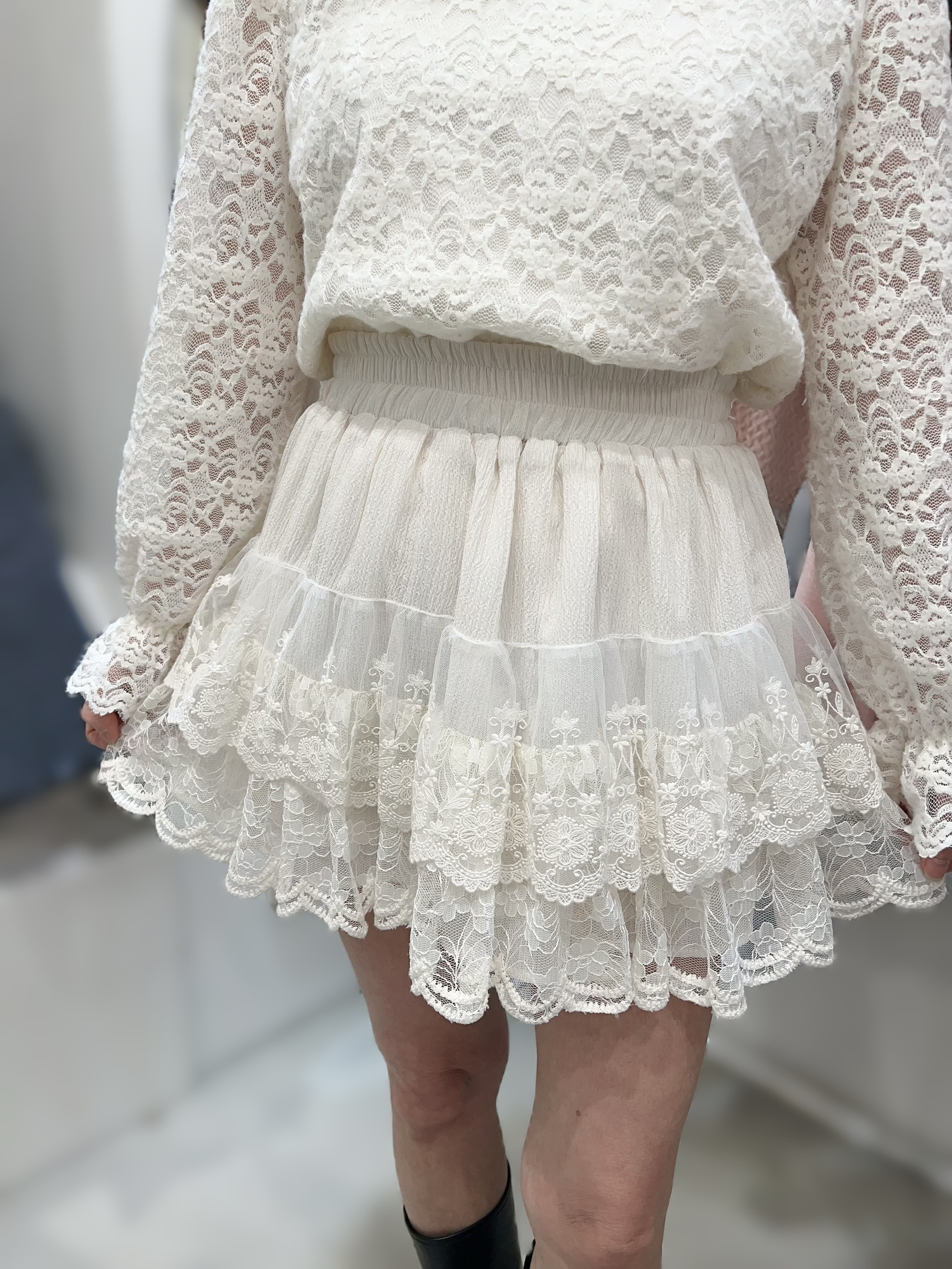 Y102   LACE裙褲  腰24-46 HIP48 長15  原價  $469[一口價]