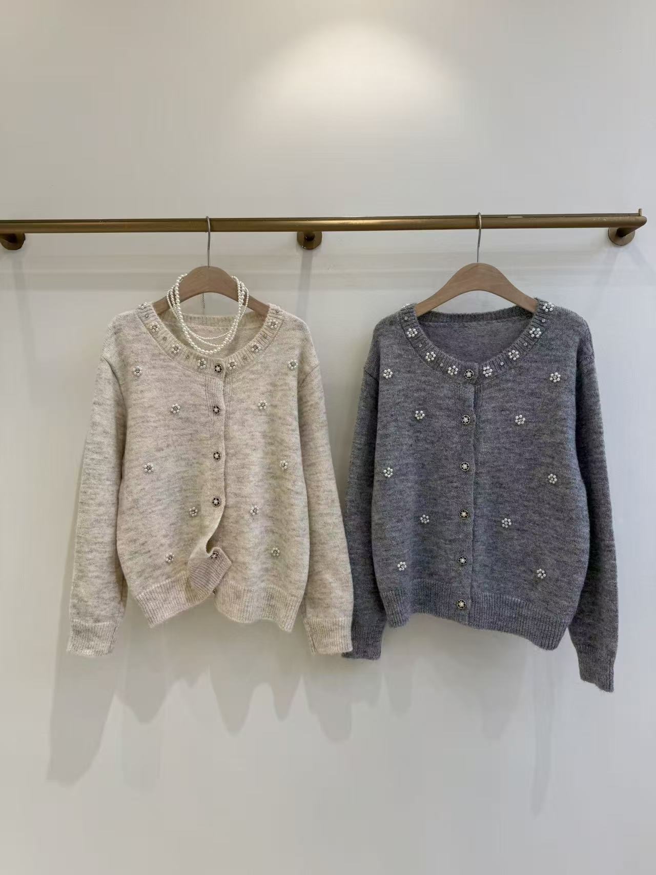 A1MO19 圓領珍珠花冷外套*2色