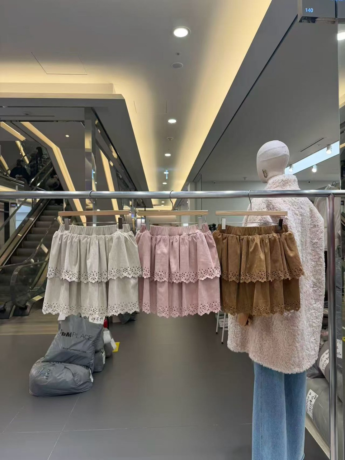 洞洞花瓣短褲裙