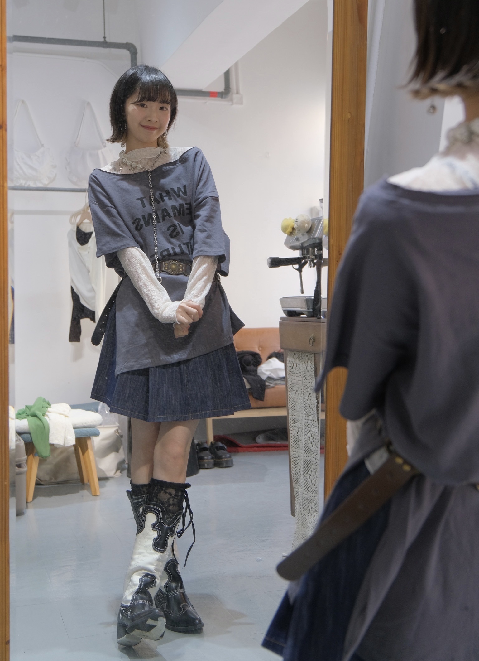 字母露肩不對稱TOP