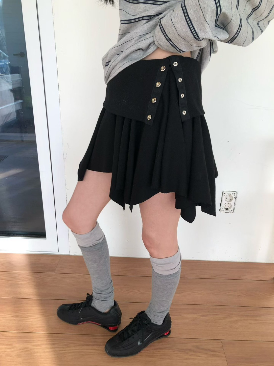 不規則側鉚釘短裙