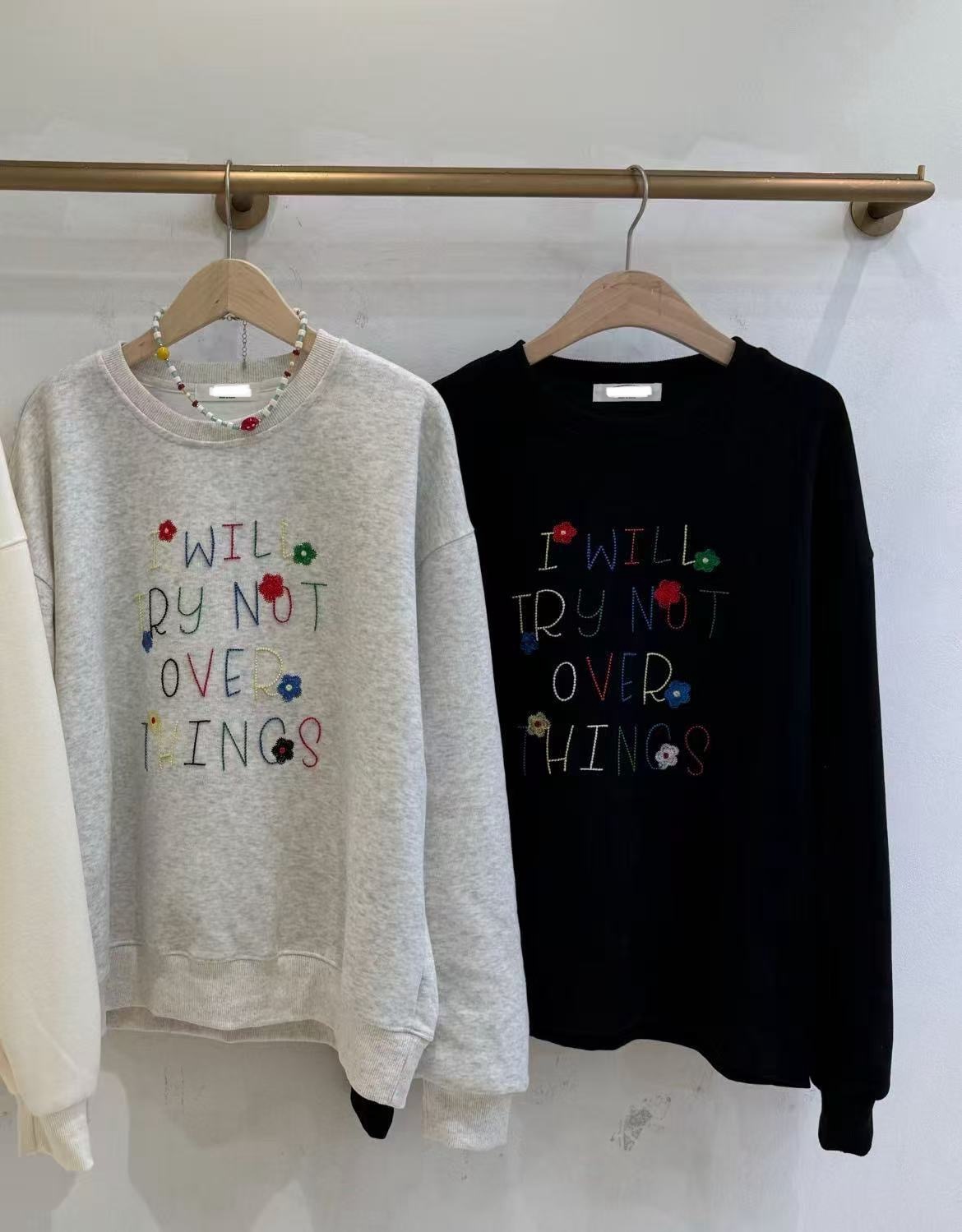 A1MO24 彩字衛衣*3色