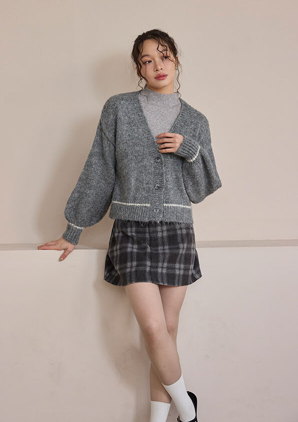 V領大圓釦毛衣外套