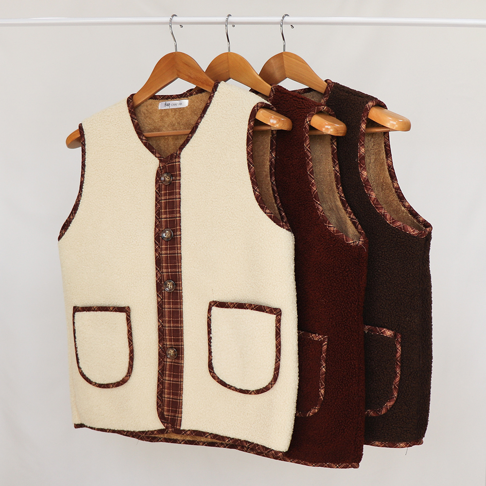 格紋收邊刷毛羊羔絨背心
