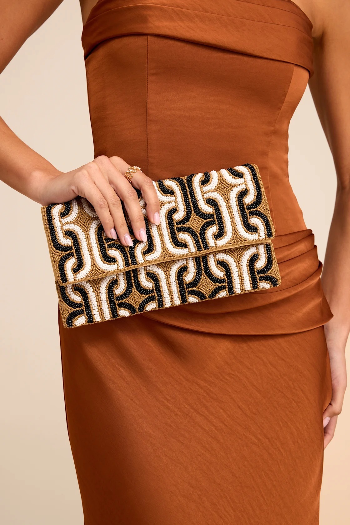 Beige Black焦糖黑色縫珠圖紋肩背手拿包