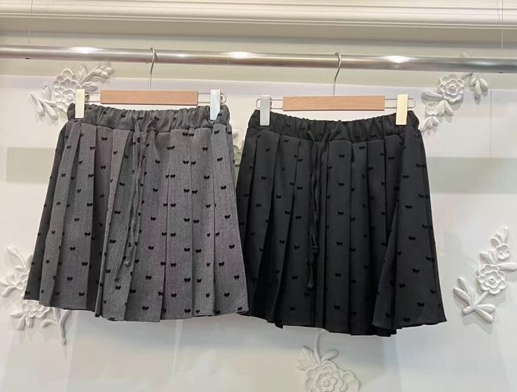 BE80   絲絨蝴蝶結  腰 26-41 Hip 48 長15.5 $499 (一口價)