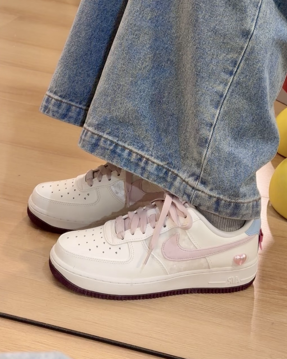 Nike Air Force 1 Low Valentine's Day 2026 奶油白 粉紫 情人節限定 天鵝絨 愛心鎖 蝴蝶結 女鞋