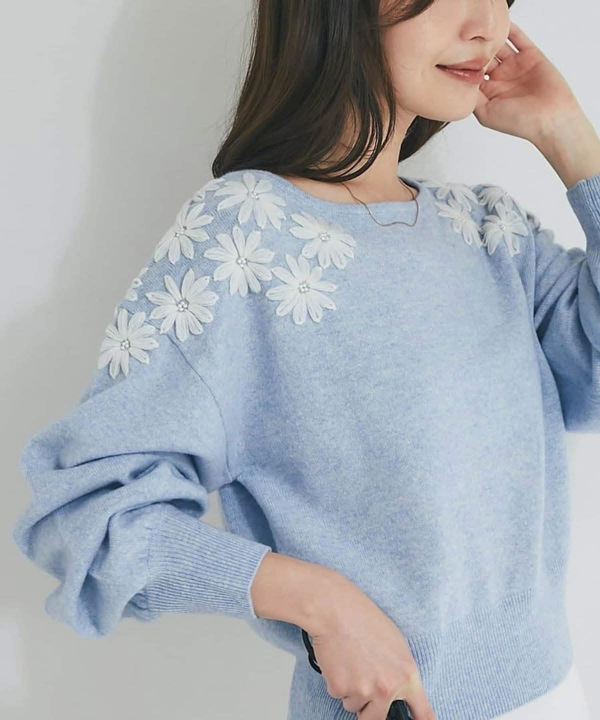 La boutique BonBon(ラブティックボンボン)  【最強愛されニット】お花刺繍クロップドニット藍（LBZ1052405A0012）