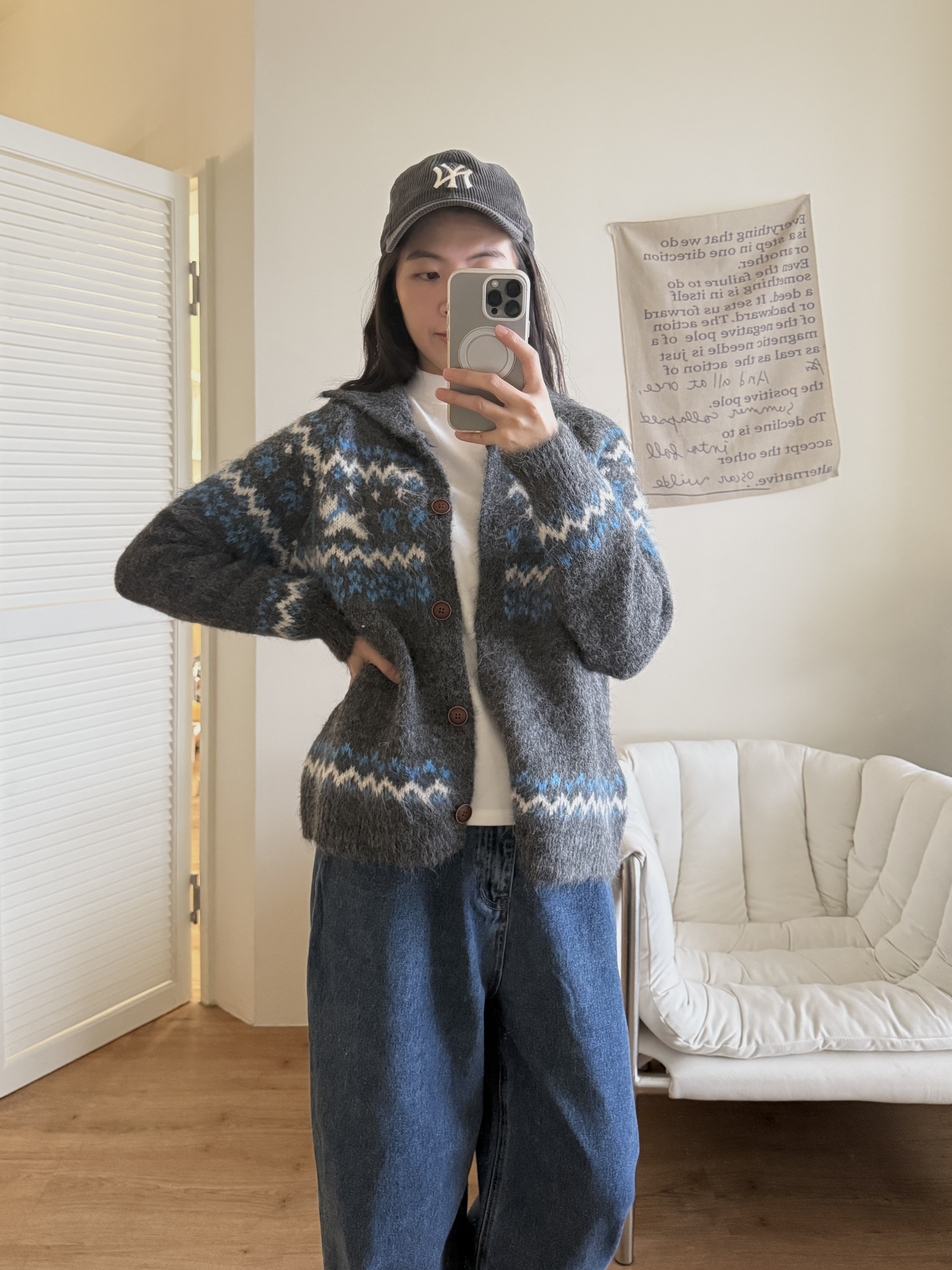 蝴蝶結與狗狗翻領毛衣