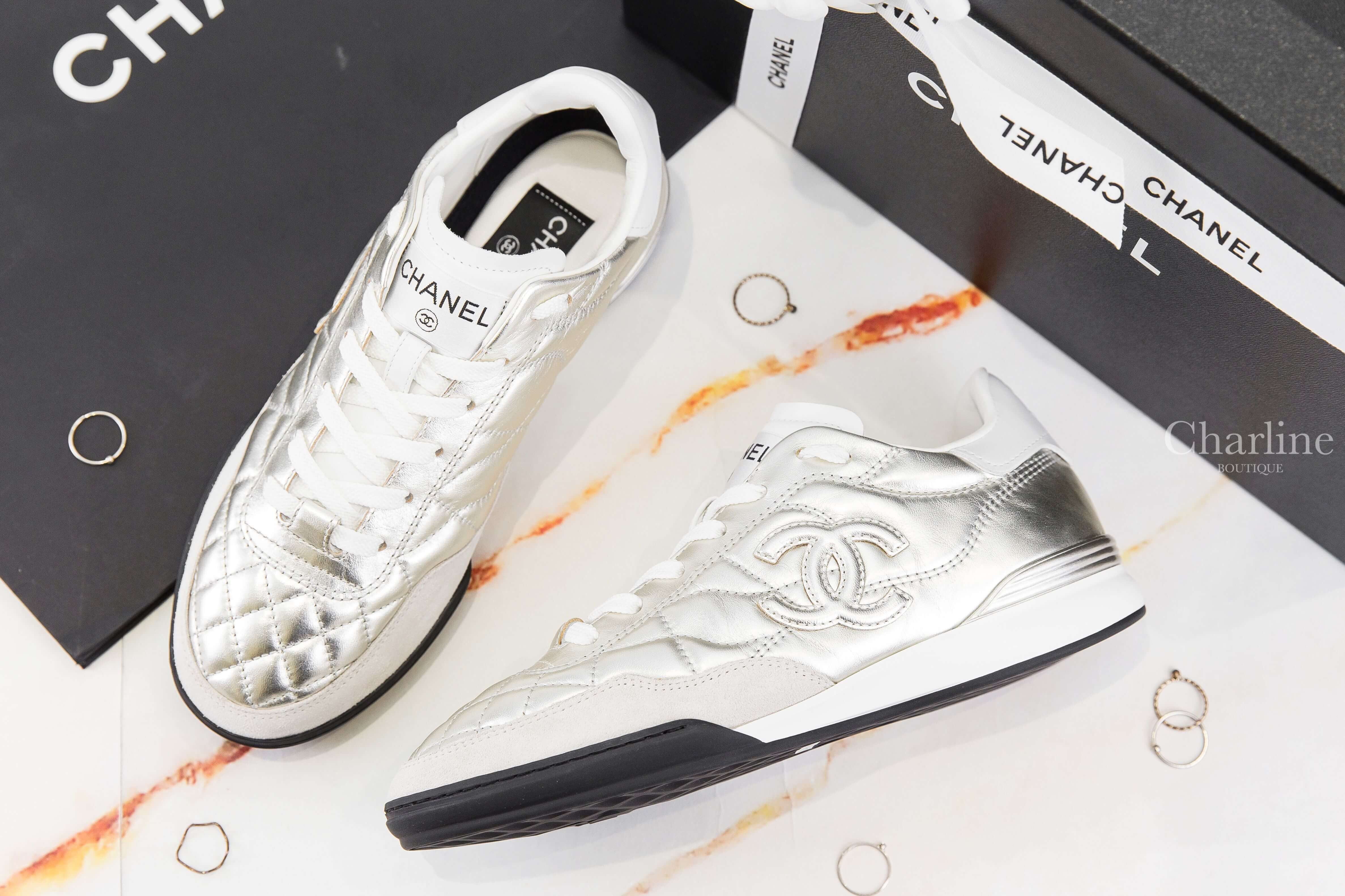 Chanel Trainers 香檳銀同色CC菱格紋拼灰色麂皮/白色小牛皮黑底運動鞋-Charline Boutique 精品代購