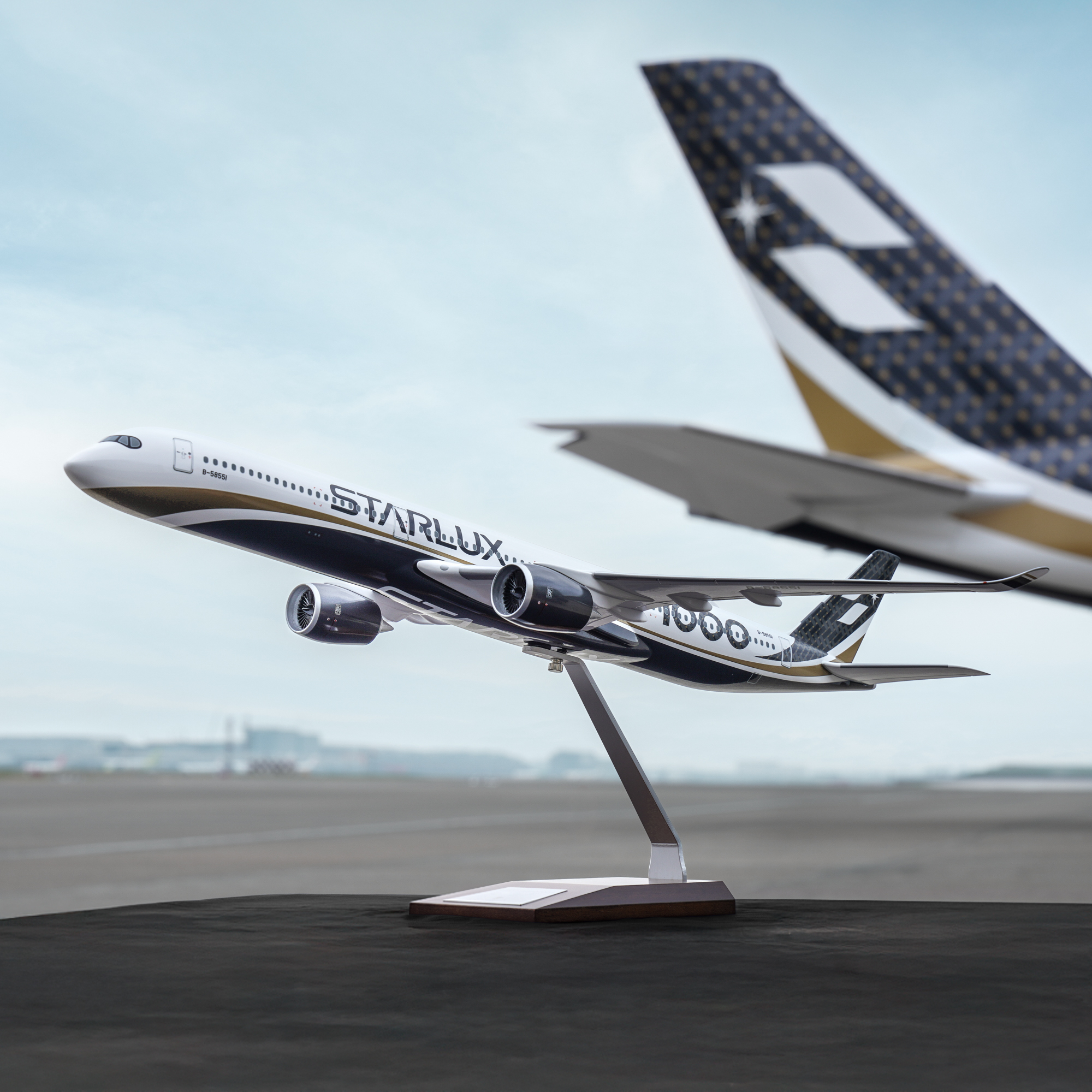 STARLUX | A350-1000 1:100 飛機模型(B-58551)