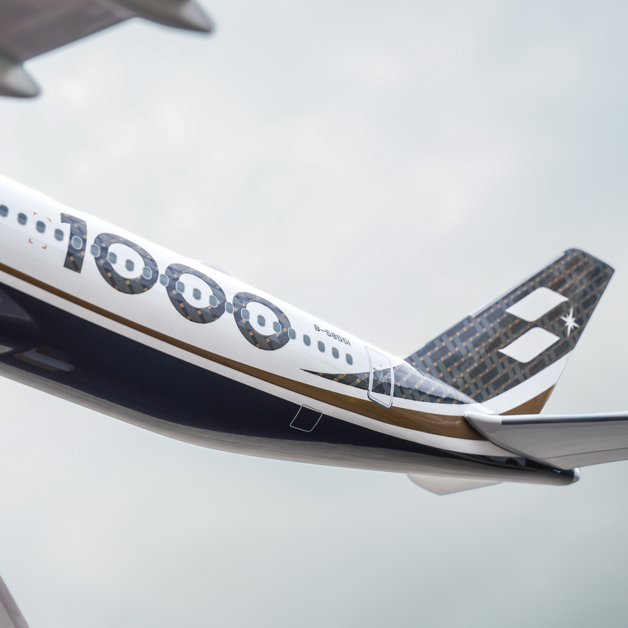 STARLUX | A350-1000 1:100 飛機模型(B-58551)