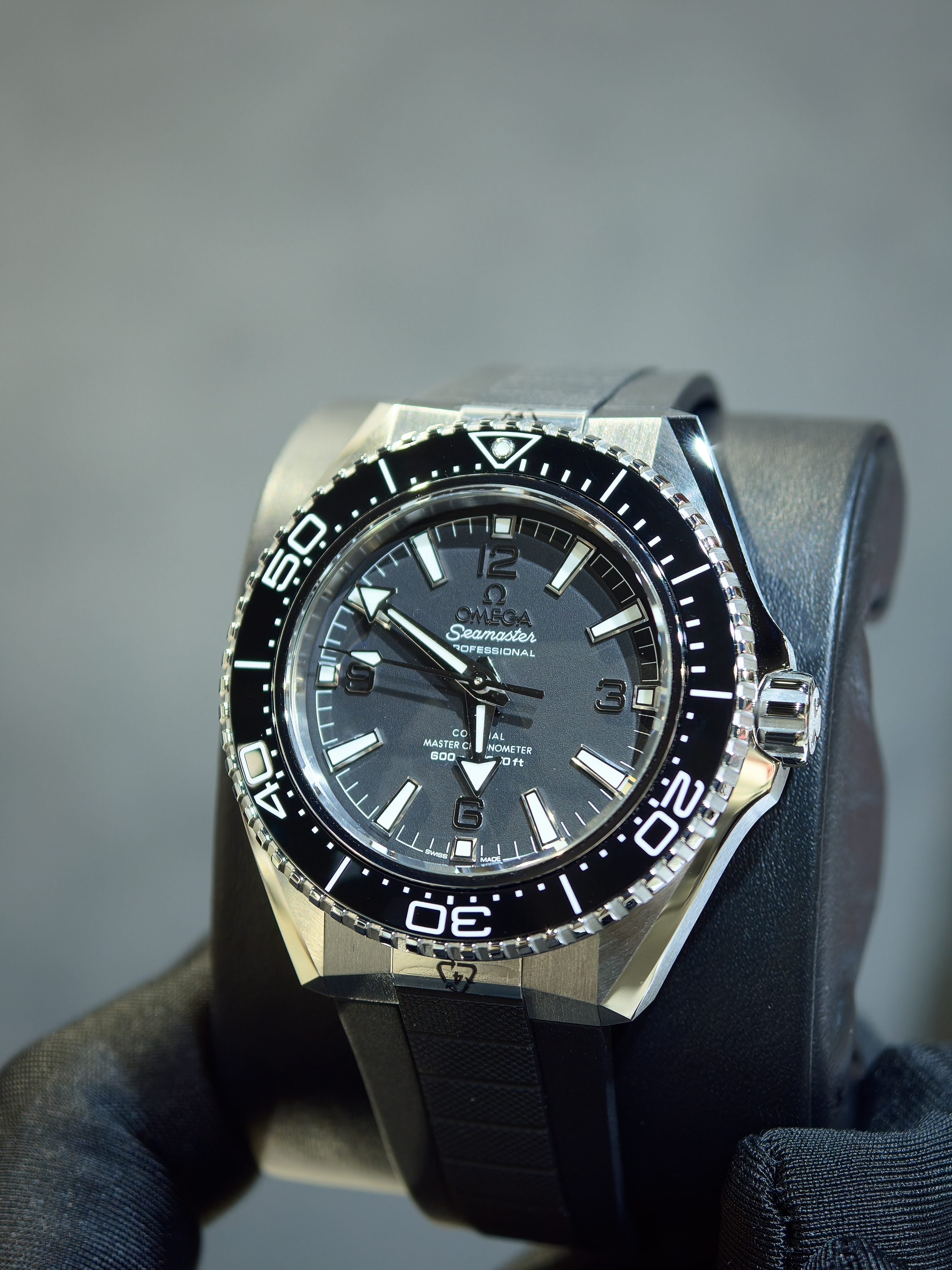 BRAND NEW OMEGA  217.32.42.21.01.001 21732422101001 SEA MASTER 600M STEEL PLANET OCEAN BLACK DIAL BLACK CERAMIC BEZEL RUBBER STRAP 42MM