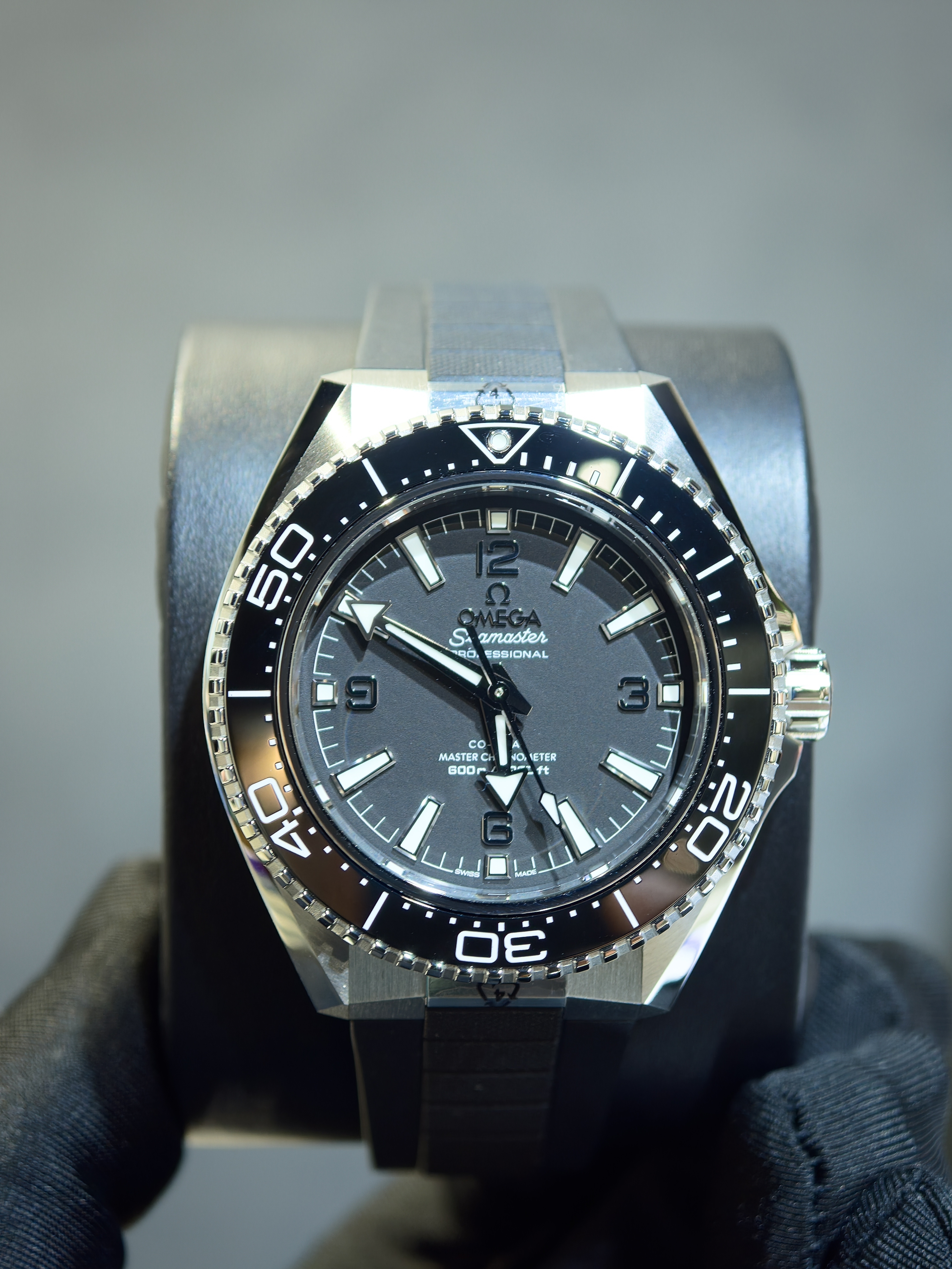 BRAND NEW OMEGA  217.32.42.21.01.001 21732422101001 SEA MASTER 600M STEEL PLANET OCEAN BLACK DIAL BLACK CERAMIC BEZEL RUBBER STRAP 42MM