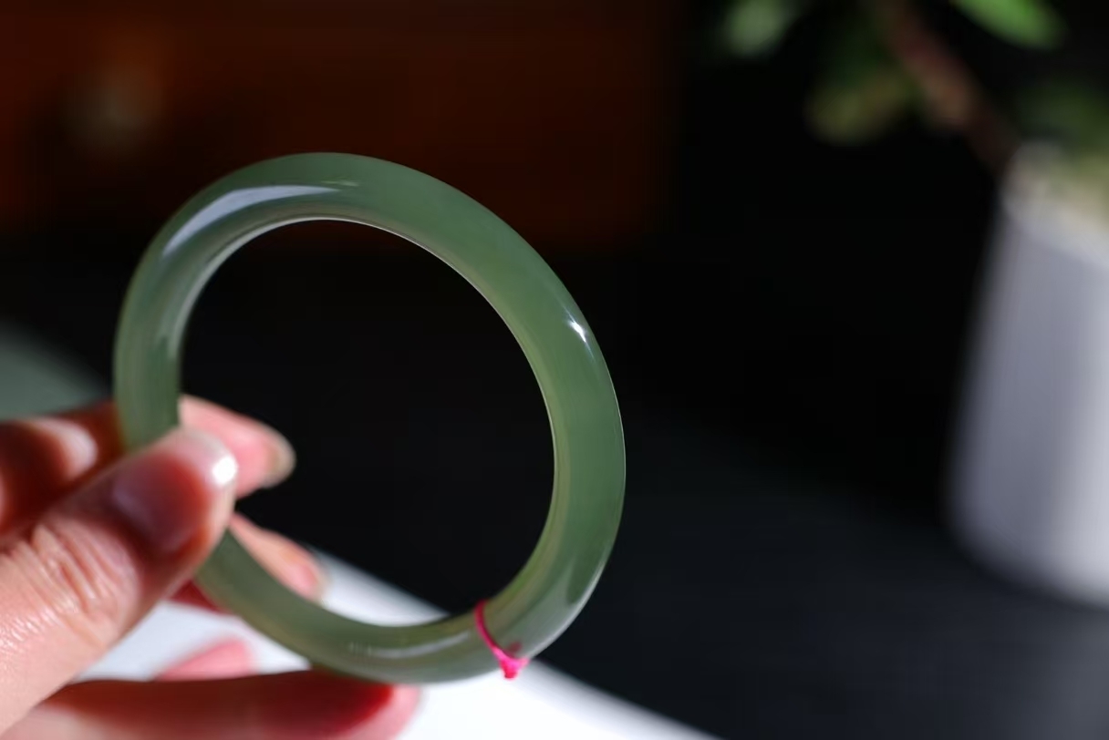 1229733 54mm和田玉湖水綠手鐲 (52-54)