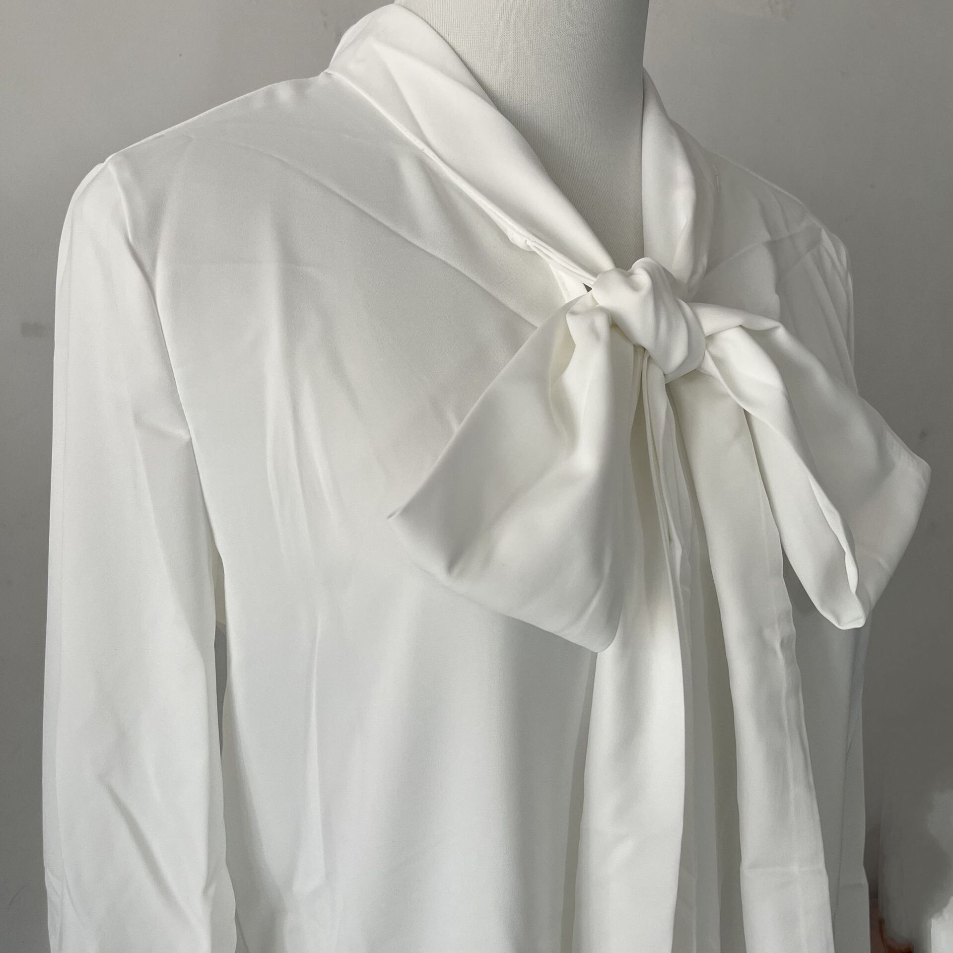 "許我耀眼" 寬飄帶長袖襯衫