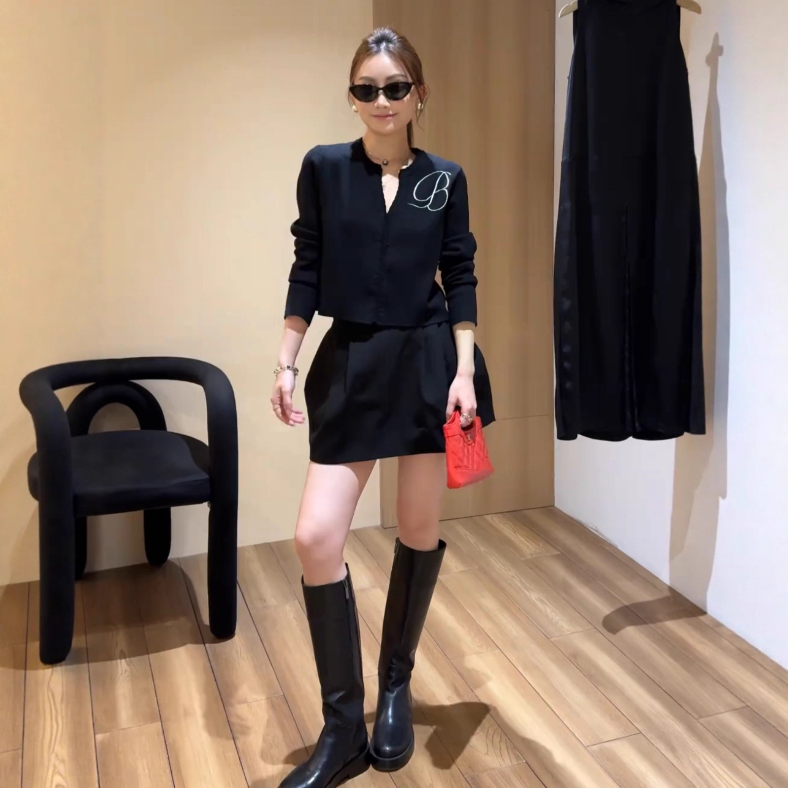 窄版刺繡 B字針織外套