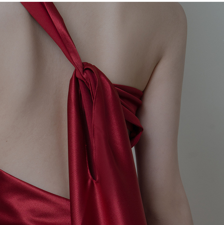 不對稱露肩 綢緞長洋