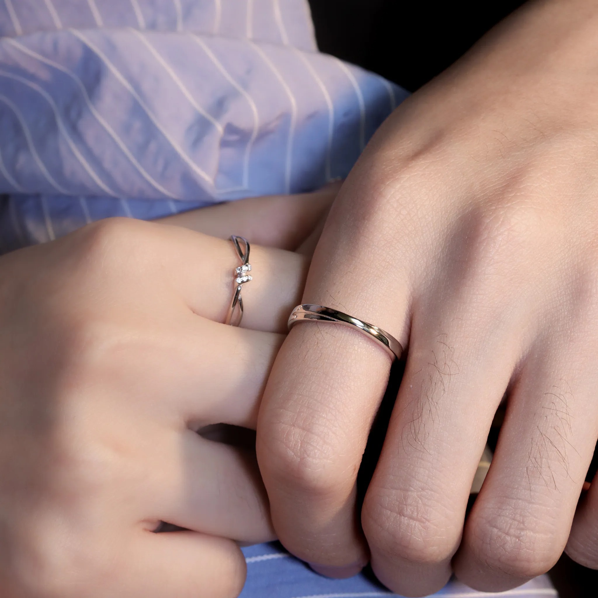 | 925銀・白金 | 手挽手情侶戒指 (男款 /女款) | RI0821 |