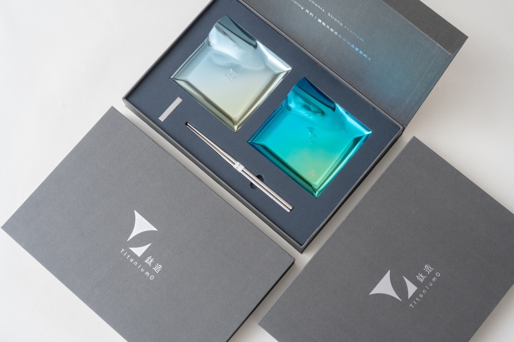 鈦造｜銀鞍踏月 平安禮盒｜鈦方盤｜翠／月