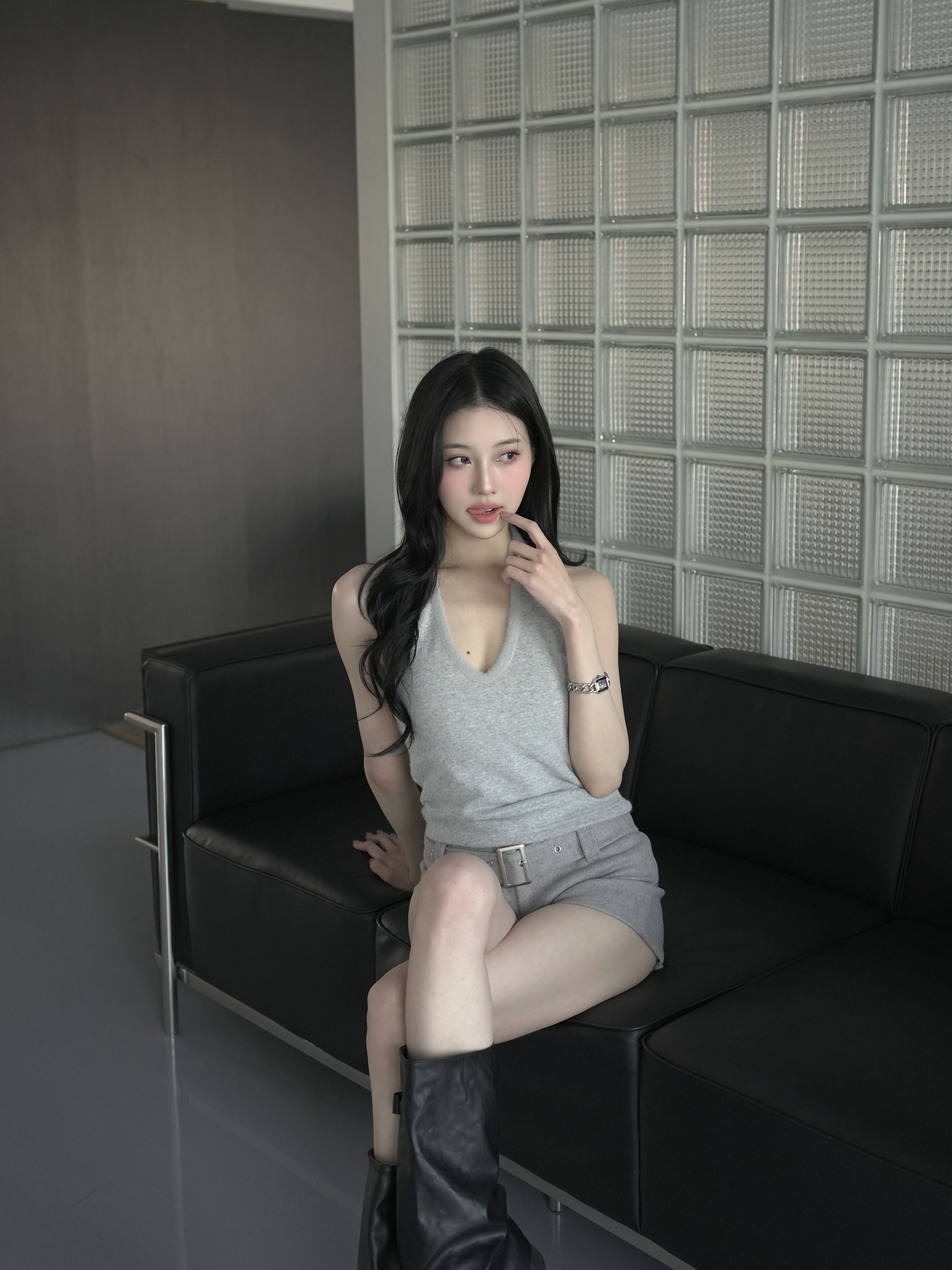 【Nana Pick🍒】冬日氛圍 毛呢掛脖微辣上衣