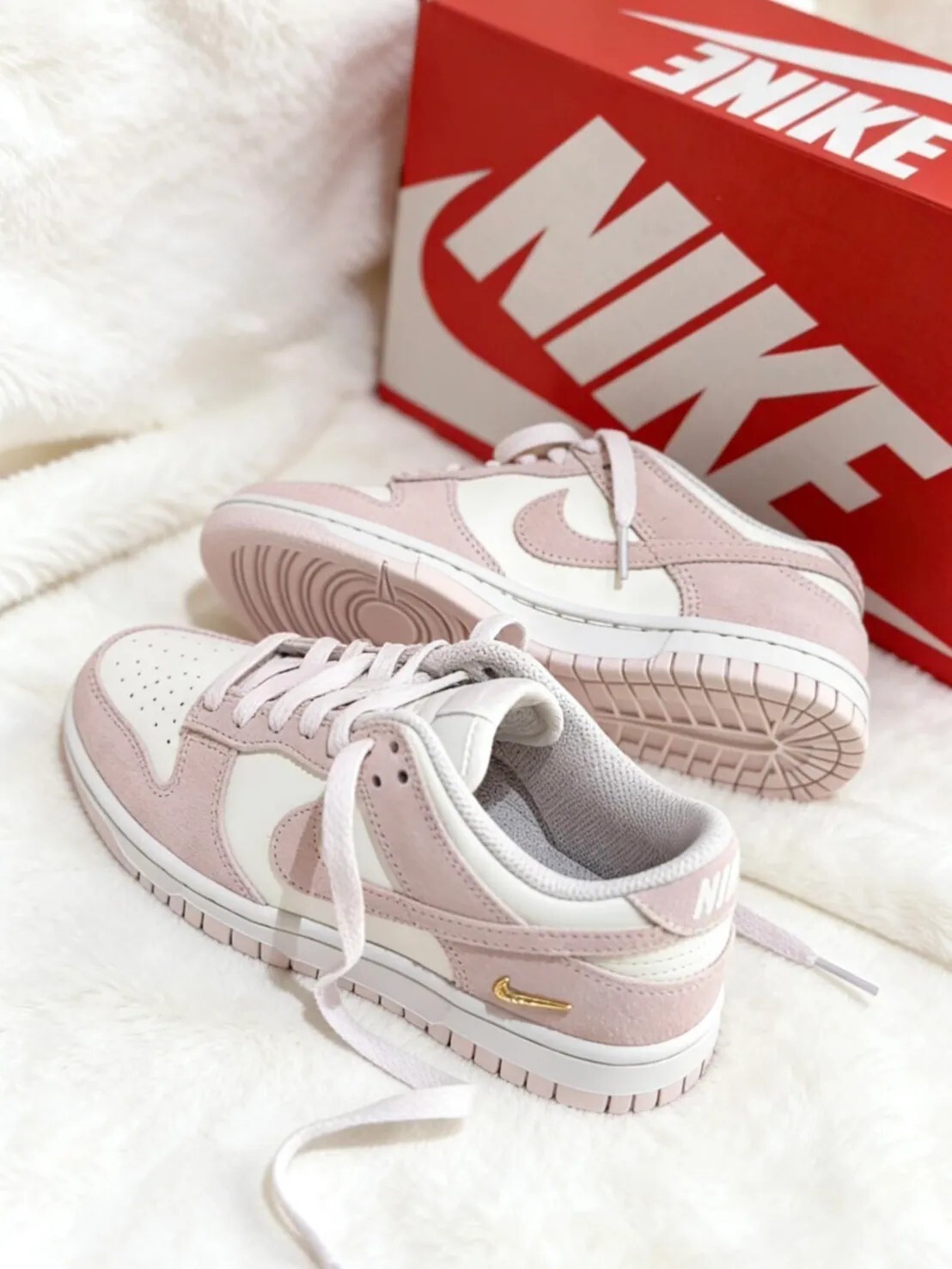 WMNS NIKE DUNK LOW "Pearl Pink" 奶昔粉 小金勾 IO4244-100