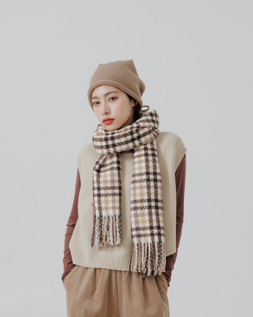Color-blocked plaid tassel knitted scarf, available in two colors.【07010478】in stock+pre-order