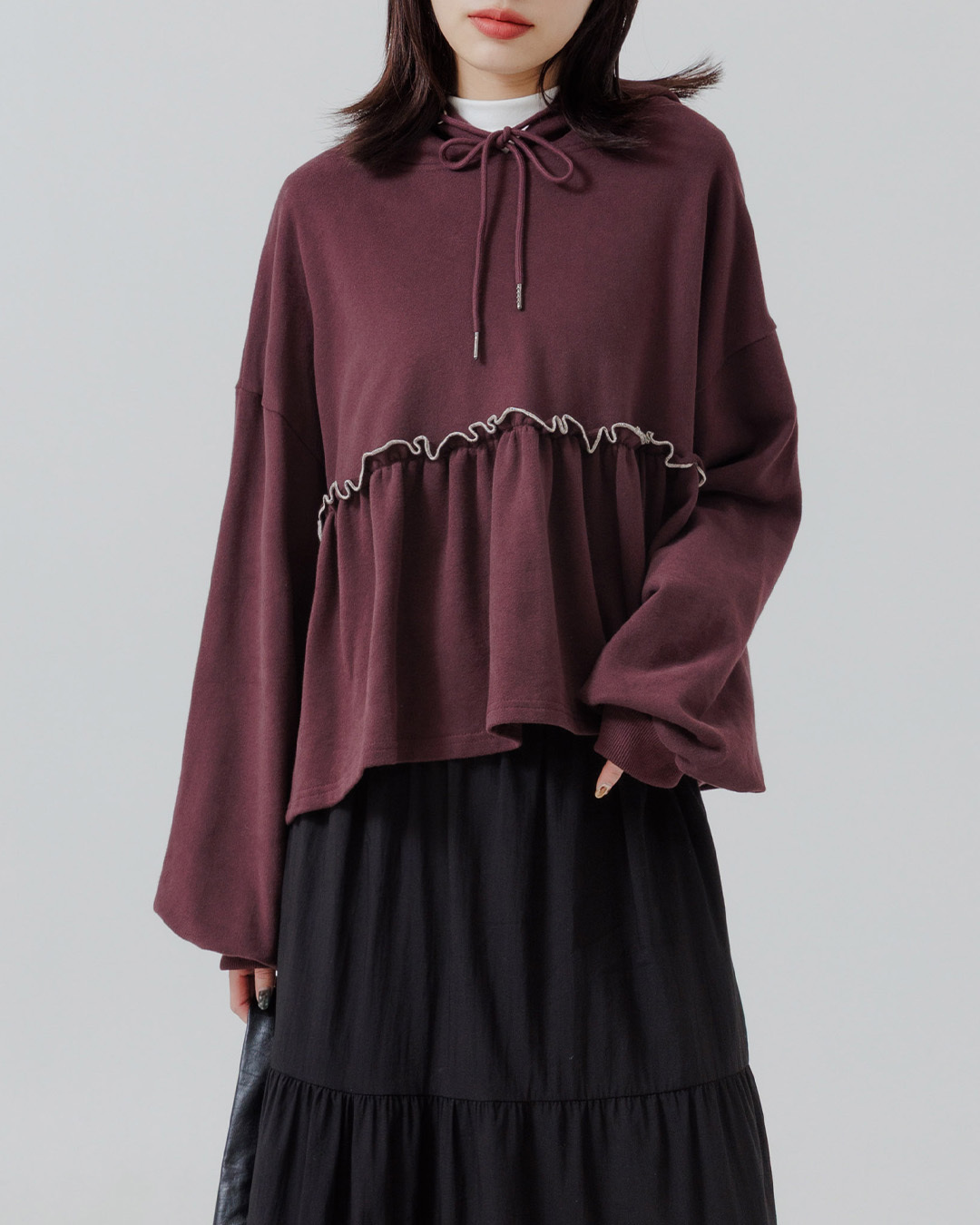 Color-blocked hooded top with ruffled trim, available in two colors.【01099154】in stock+pre-order
