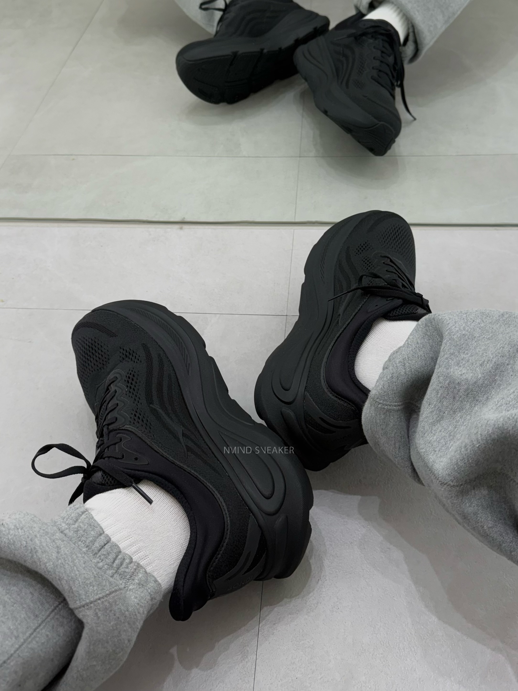 <快速出貨> HOKA ONE ONE BONDI 9  黑魂 男/女鞋