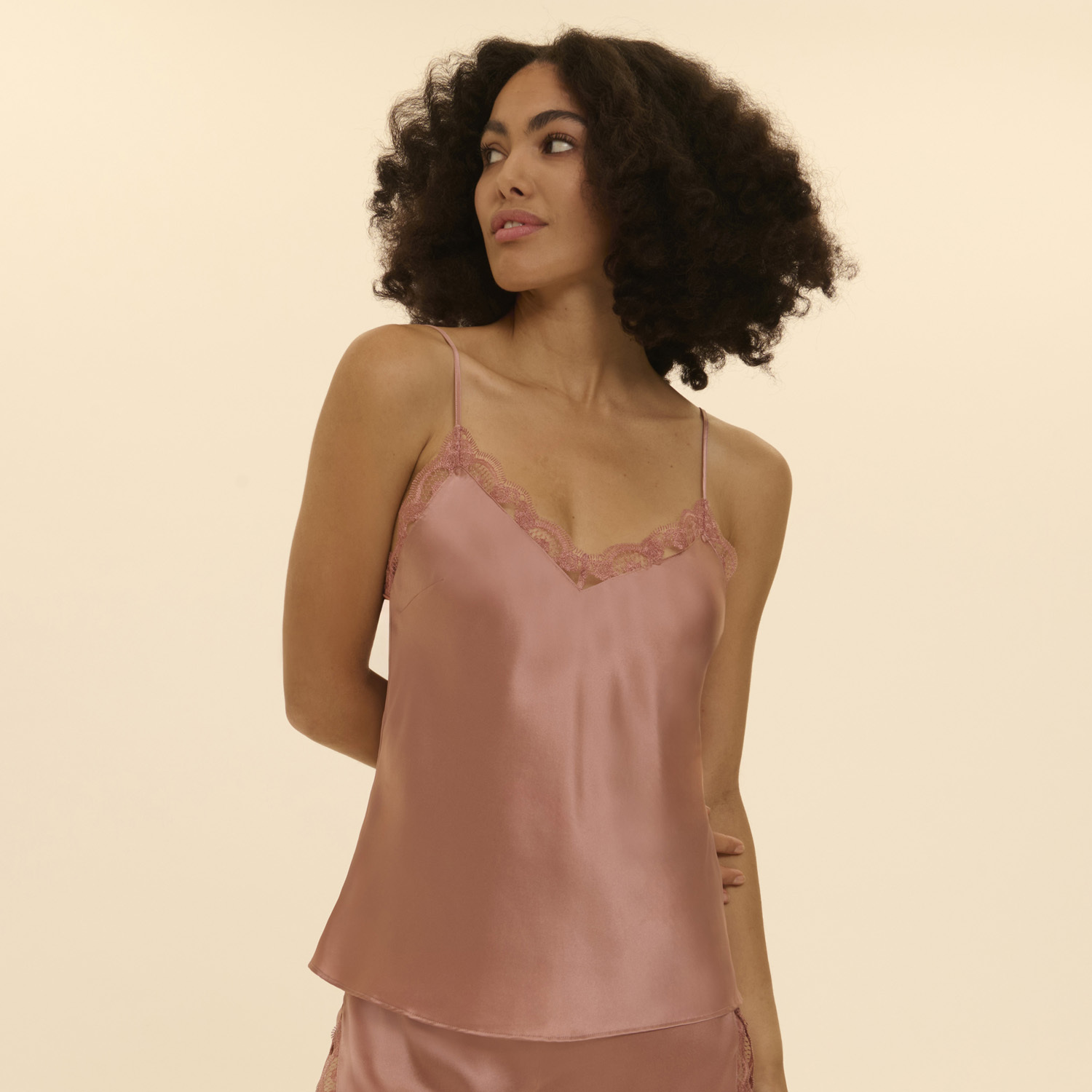 LOVE ME 愛自己 刺繡上衣 柔霧玫瑰粉