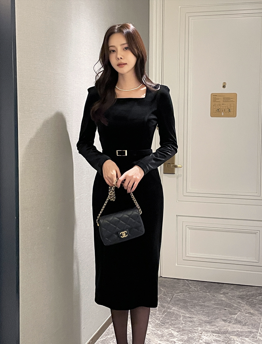 Monica 絲絨方領包臀洋裝 [ 黑色 / S,M,L ]