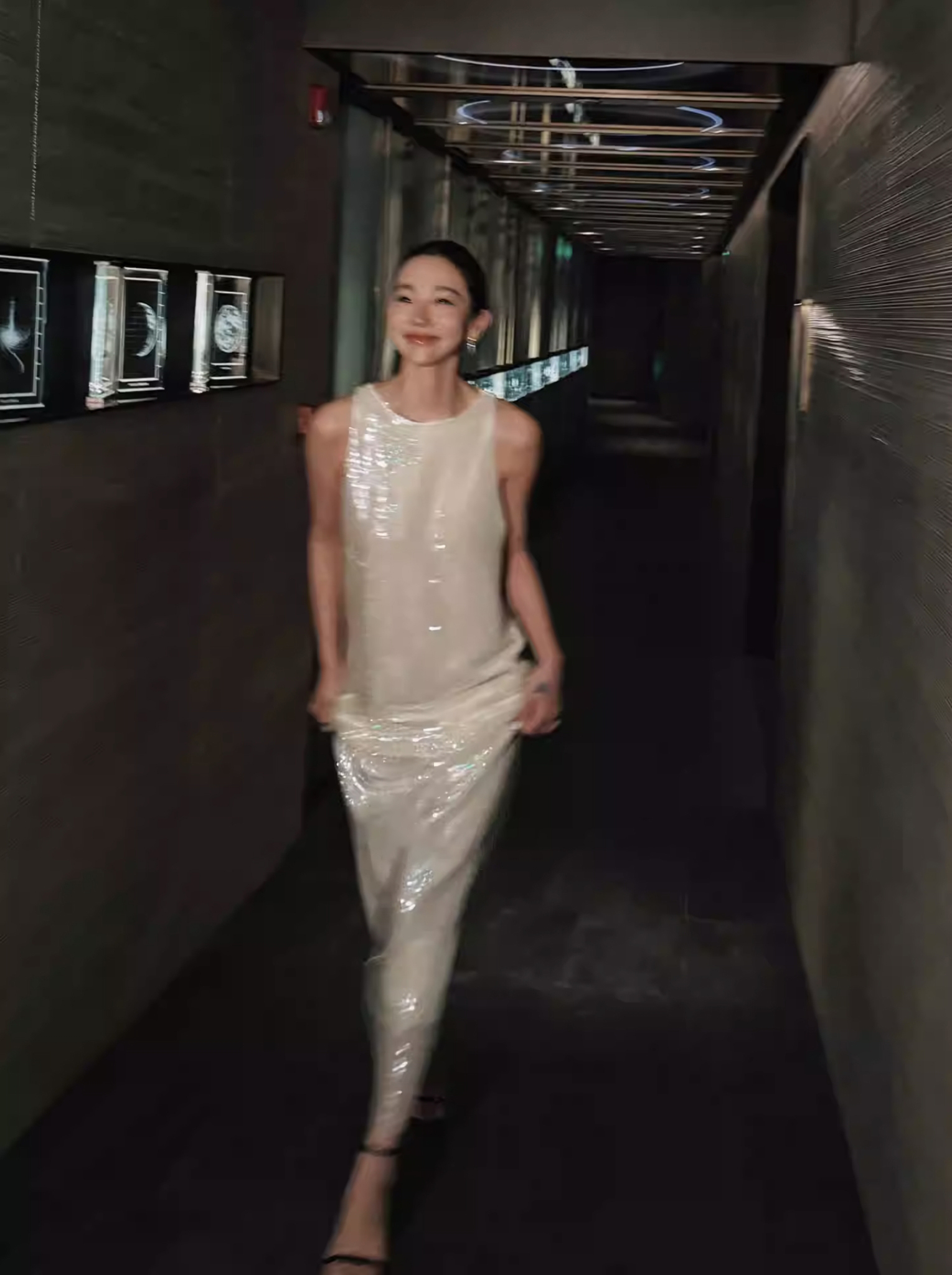 雲朵白耀眼美人魚亮片無袖長洋裝-S-L (Elegant & Love)