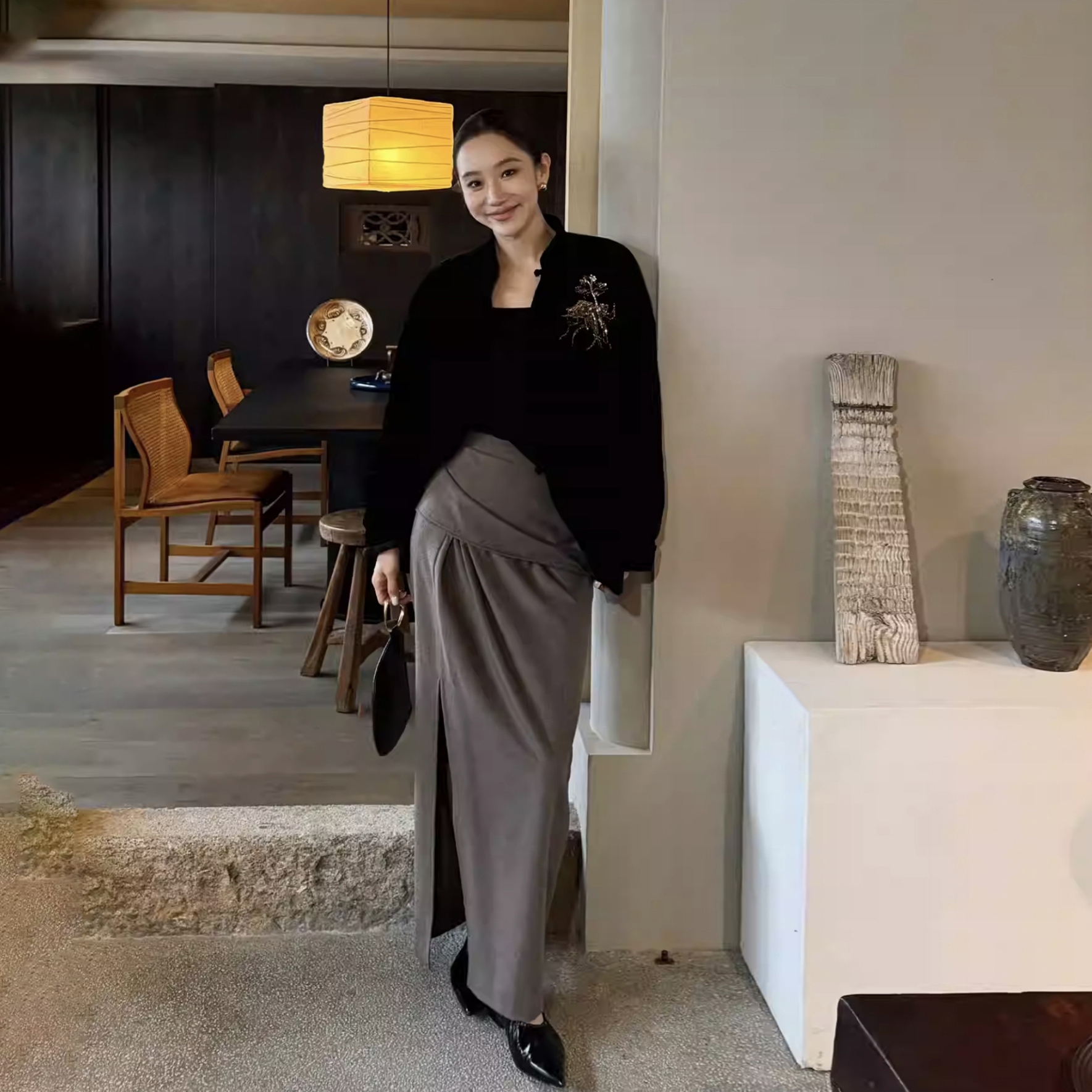 石墨灰不對稱抓褶感側開衩長裙-S-L (Elegant & Love)