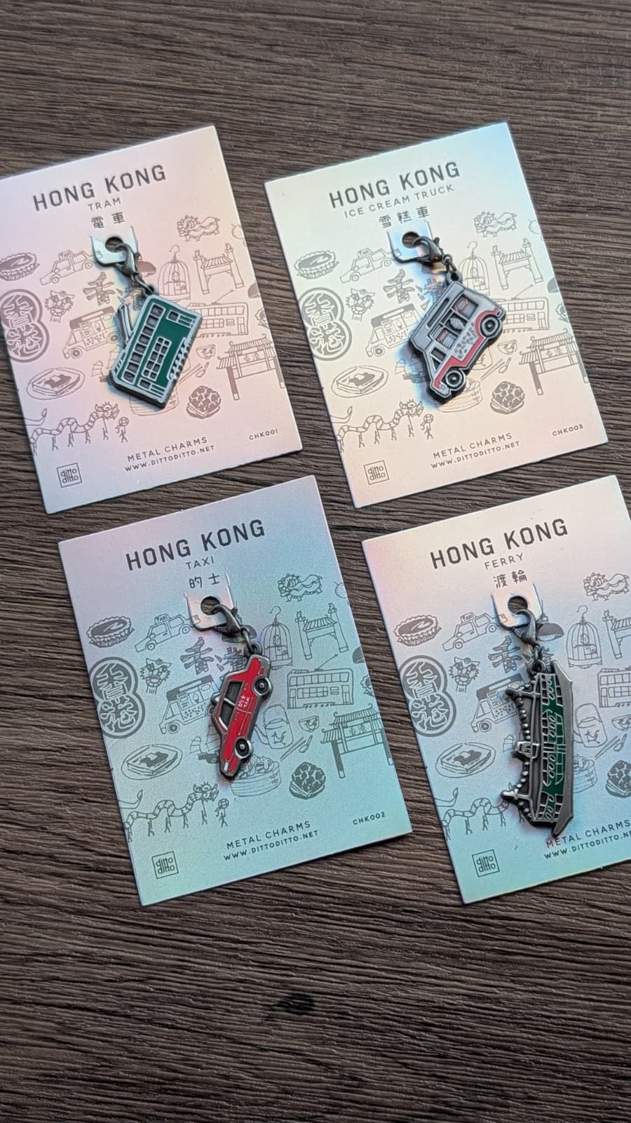 DITTO DITTO 金屬吊墜 - 的士
