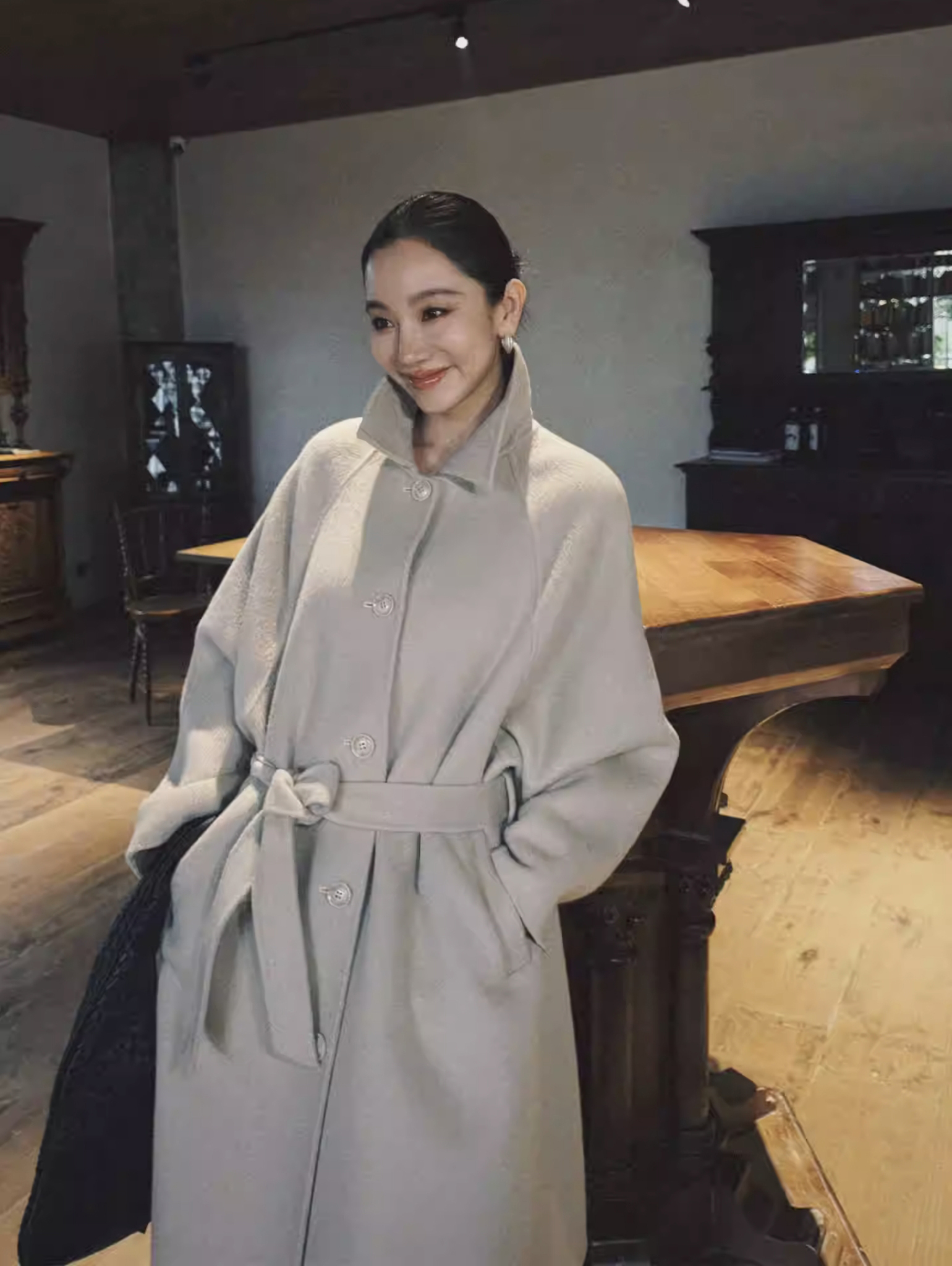 奶油杏附綁帶羊毛排釦長版大衣外套-S-L (Elegant & Love)