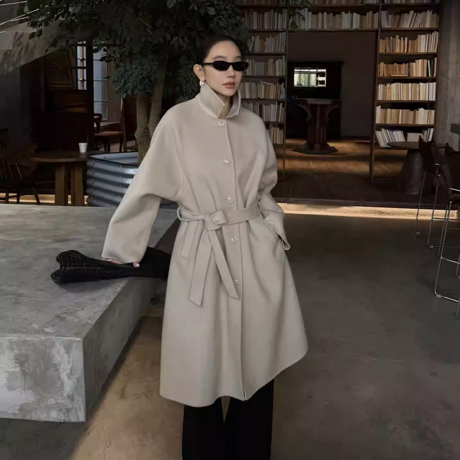 奶油杏附綁帶羊毛排釦長版大衣外套-S-L (Elegant & Love)