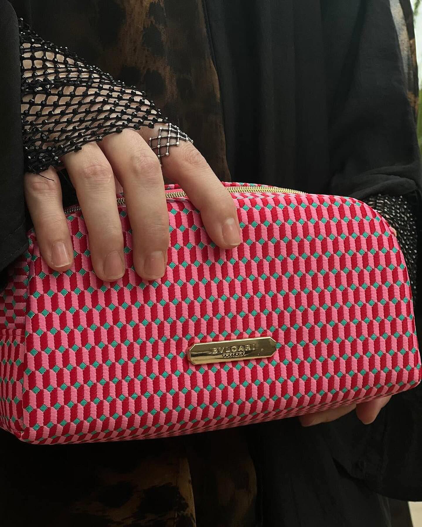 Bvlgari 寶格麗香水贈品經典logo紅色化妝包