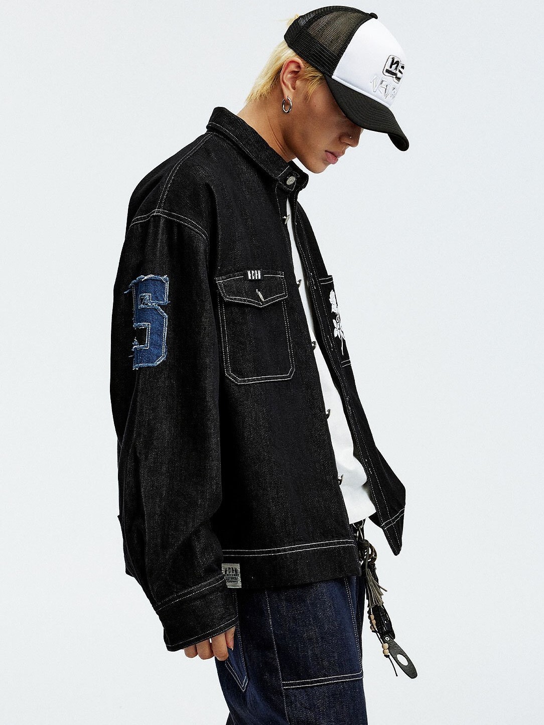 MEDM 胸前口袋 背後數字貼布Logo 休閒翻領 牛仔外套