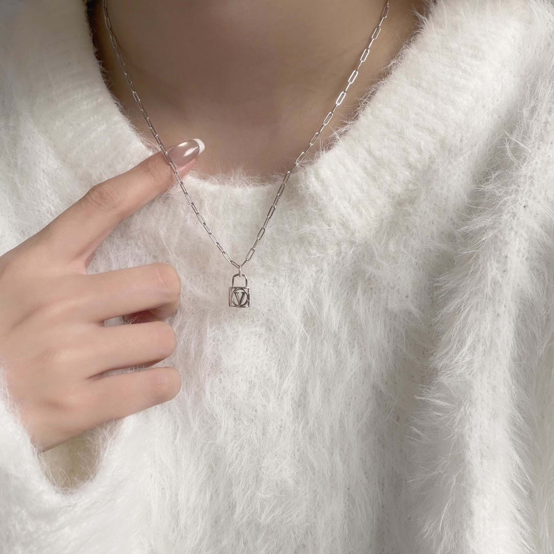Y442【輕奢】鏈條鏤空字母鎖扣純銀鎖骨鏈