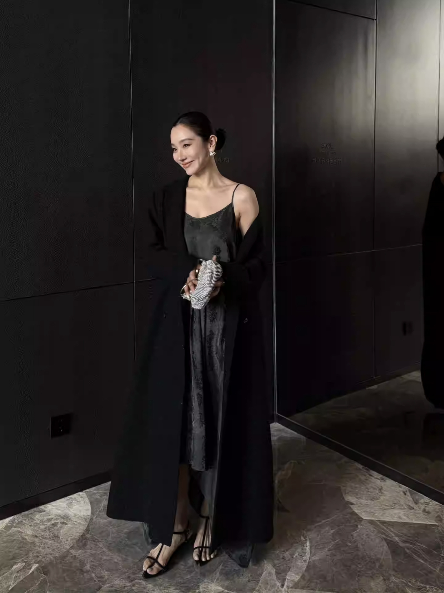 經典黑配色領片雙排釦造型長版大衣外套-S-L (Elegant & Love)