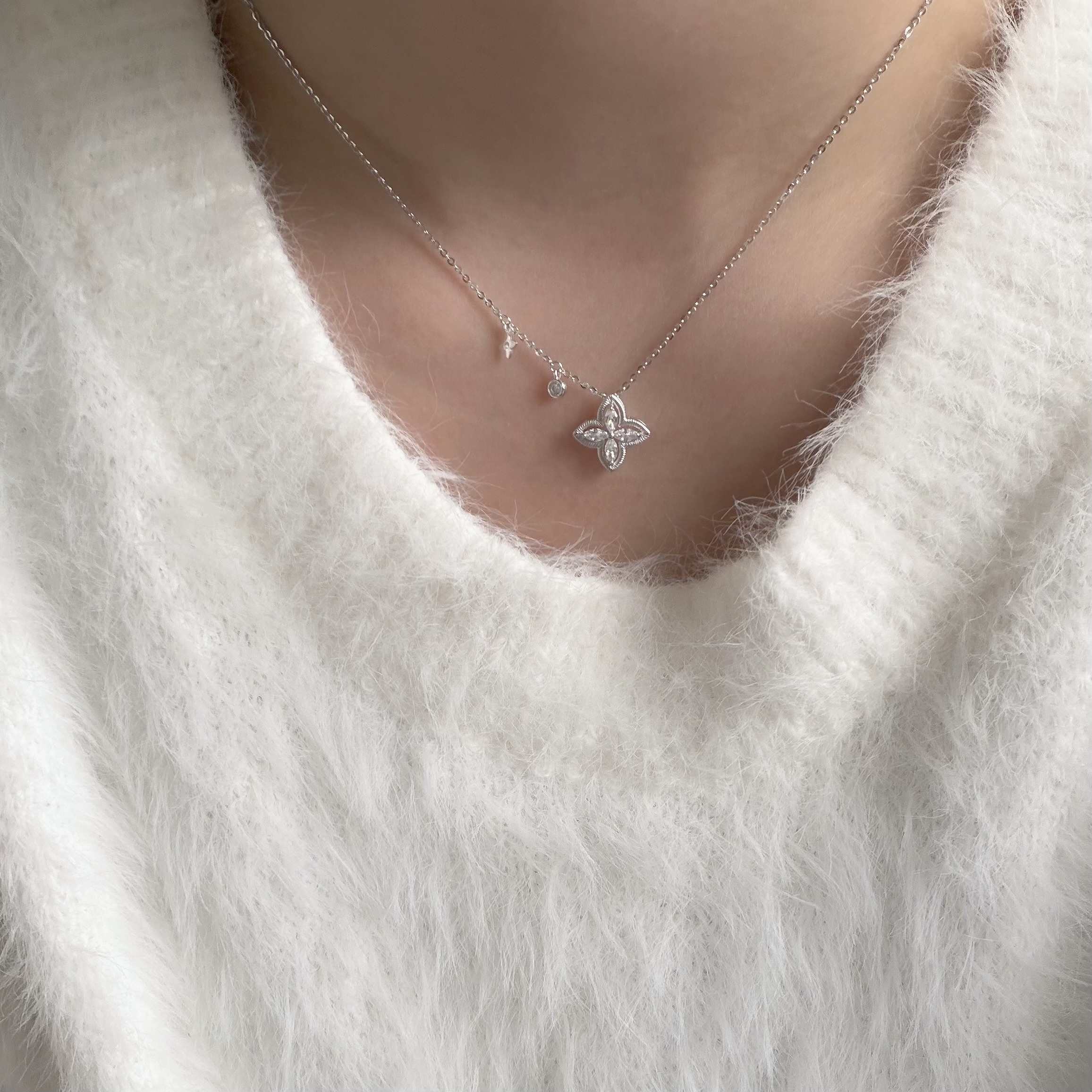 Y257【輕奢】四葉草排鑽鋯石鎖骨鏈